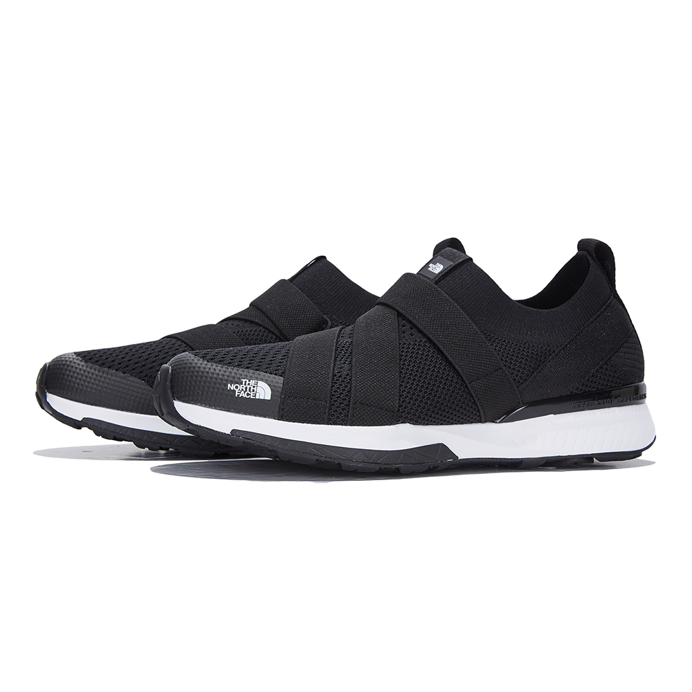 nike traverse shoes
